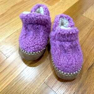 Cozy LL Bean Purple Fleece Slippers